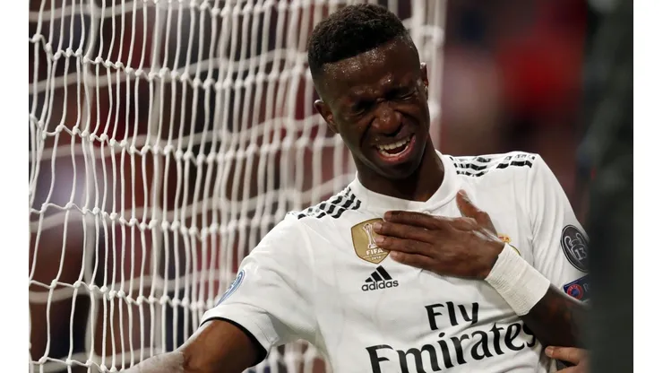 Vinícius se lesiona, sale llorando y peligra su debut en la selección brasileña