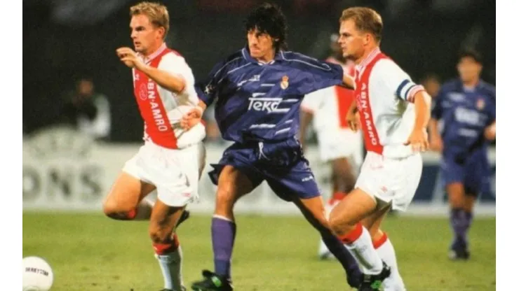 Recuerdan pelea de Iván Zamorano y Frank de Boer