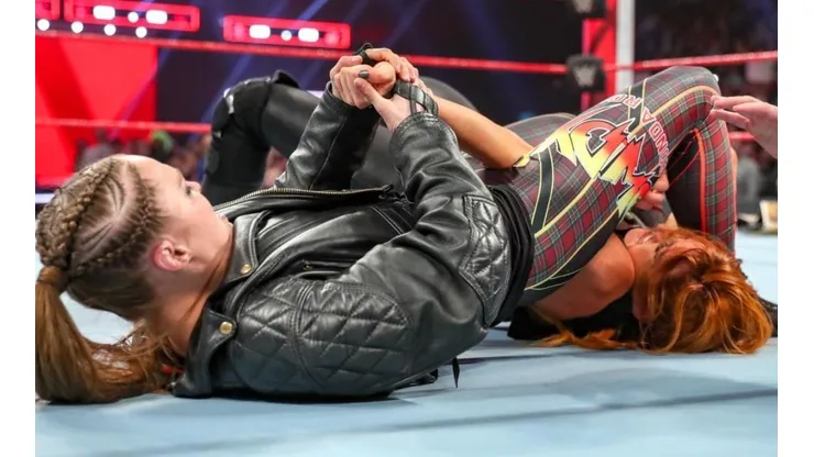 Ronda Rousey reclamó su campeonato y le dio una paliza a Becky Lynch