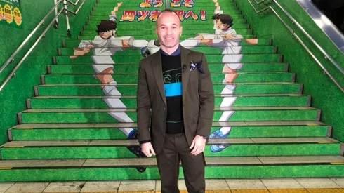 Iniesta en la estación de metro de los Supercampeones