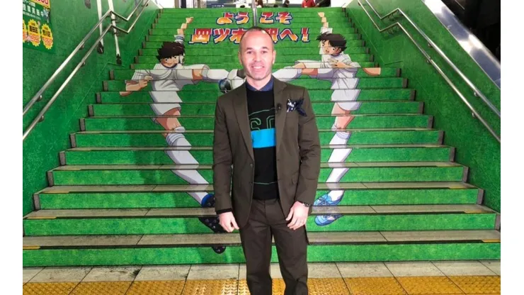 Iniesta en la estación de metro de los Supercampeones