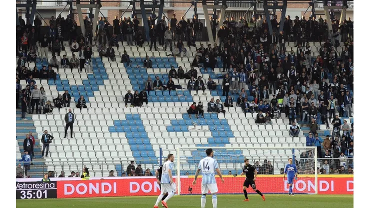 Hinchas del SPAL se retiran del estadio indignados por el VAR