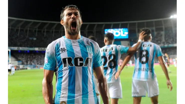 Racing vence a Estudiantes con cuatro chilenos en cancha