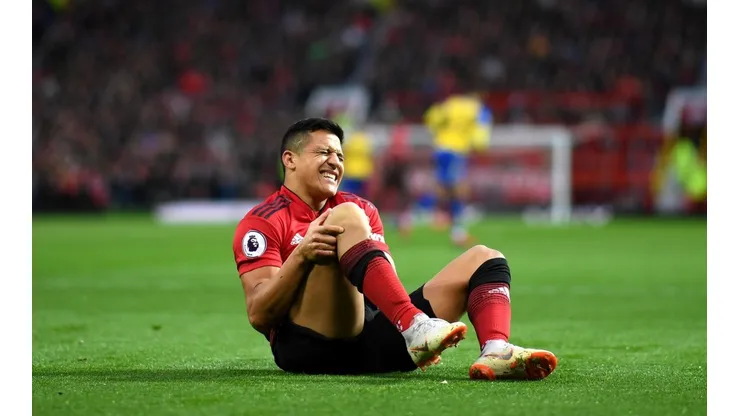 Alexis Sánchez sale por lesión del Man United