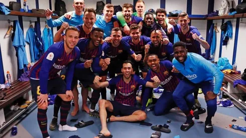 Vidal y el Barcelona celebran en el Bernabéu.