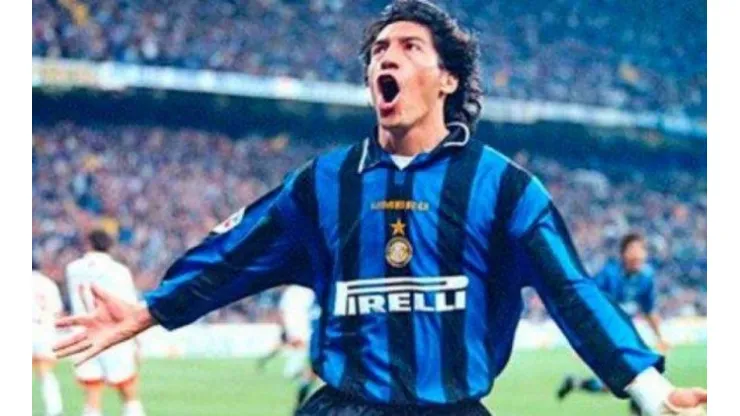 Inter de Milán recordó un golazo de taco que hizo Zamorano en 1998