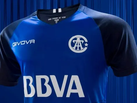 Talleres enfrenta a Palestino con una nueva camiseta