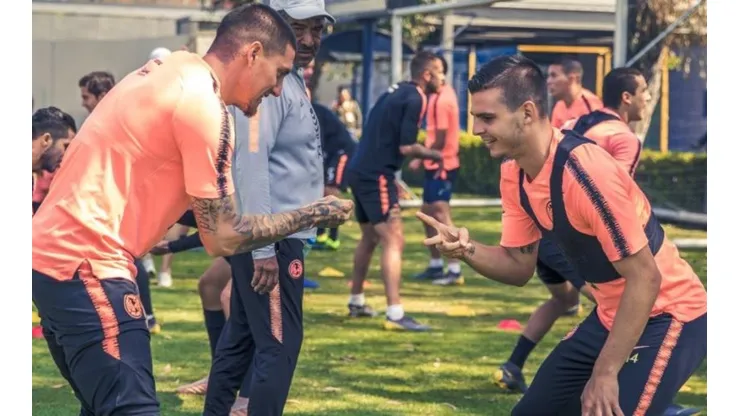 Nicolás Castillo entrena jugando al Cachipún