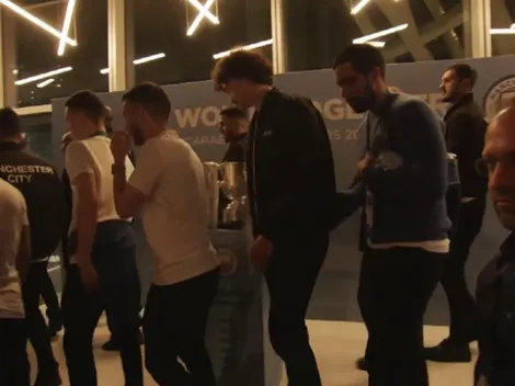 Bravo estuvo en la fiesta de celebración del Man City, pero no tocó la copa