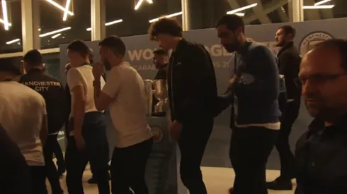 Bravo estuvo en la fiesta de celebración del Man City, pero no tocó la copa