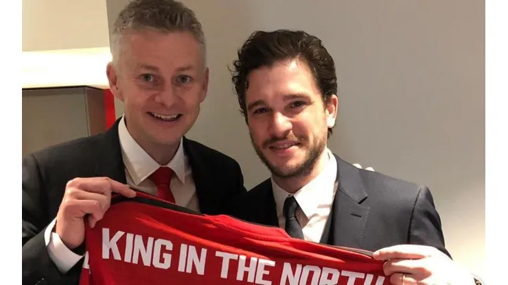 Jon Snow de Game Of Thrones visitó al Man United en Old Trafford