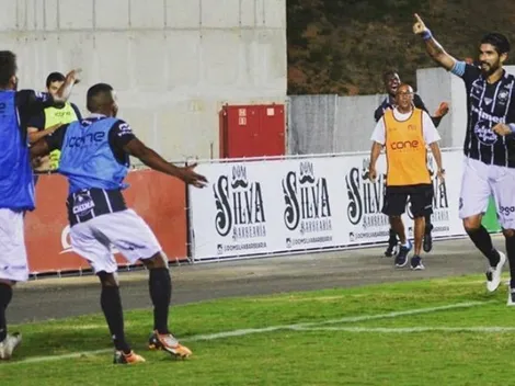 El Loco Abreu marca su primer gol en su nuevo equipo brasileño