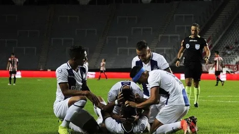 Mal día para Gonzalo Jara: perdió y se quedó sin técnico