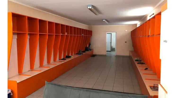 ¡Se robaron todo! Delincuentes dejaron pelado el camarín de Cobreloa