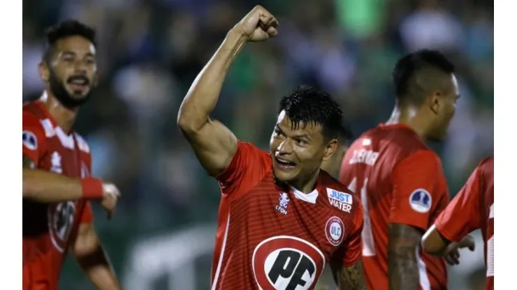 Walter Bou fue homenajeado por su gol a Chapecoense