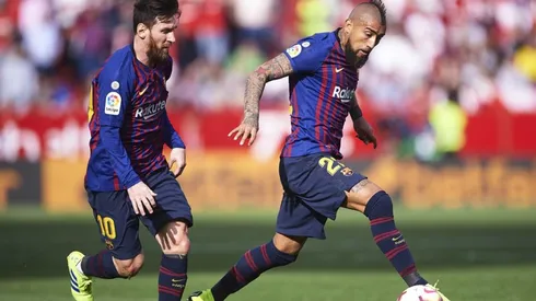 Arturo Vidal y Lio Messi contra Sevilla.