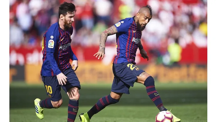 Arturo Vidal y Lio Messi contra Sevilla.