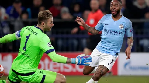 Man City venció 3-2 al Schalke en Alemania y con uno hombre menos