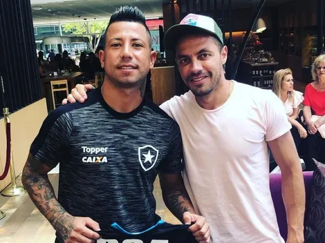 Vaya dupla: Chelo Díaz le regaló su camiseta a Leo Valencia