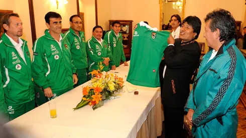 Evo Morales se re�ne con seleccionado boliviano