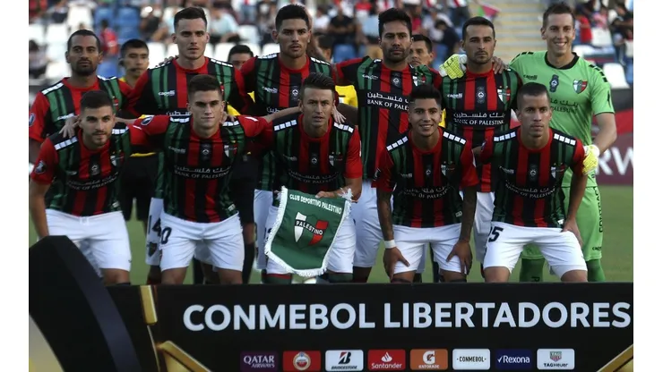 Palestino enfrenta a Talleres.