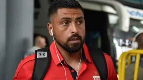 Gonzalo Jara no pudo hacer mucho en la derrota de Estudiantes ante Argentinos Juniors