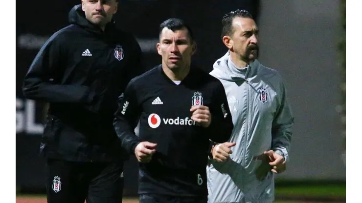 Gary Medel está metido en un conflicto con la dirigencia de Besiktas