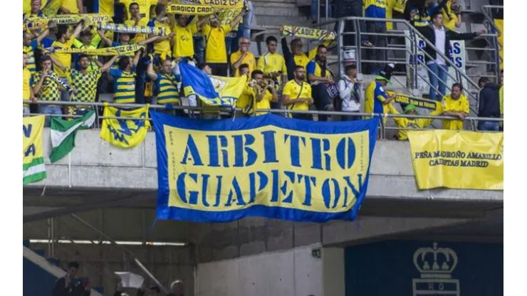 El lienzo Árbitro Guapetón