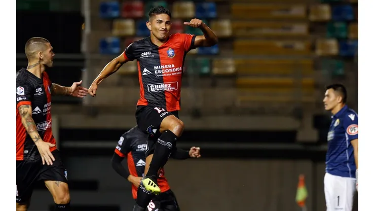 Felipe Flores abrió la cuenta del 3-0 puma en La Florida
