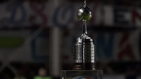 FBL-LIBERTADORES-SANLORENZO-NACIONALPAR – The Copa Libertadores 2014 trophy is seen before the start of the second leg football final between Argentina