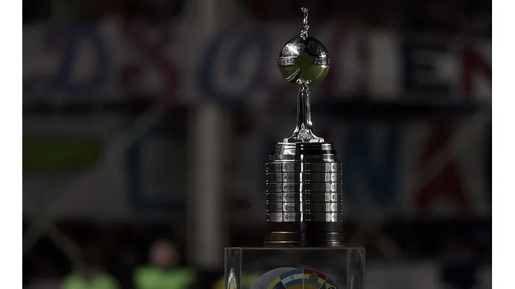 FBL-LIBERTADORES-SANLORENZO-NACIONALPAR - The Copa Libertadores 2014 trophy is seen before the start of the second leg football final between Argentina
