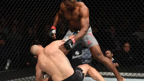 Francis Ngannou noqueó en 26 segundos a Caín Velásquez en el UFC Fight Night