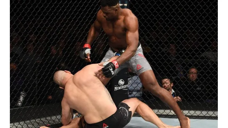 Francis Ngannou noqueó en 26 segundos a Caín Velásquez en el UFC Fight Night