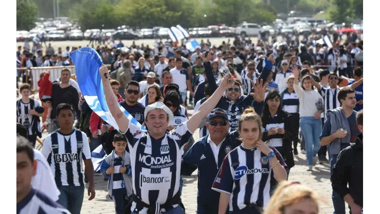 Juez ordena que hincha no entre más al estadio hasta que pague pensión alimenticia