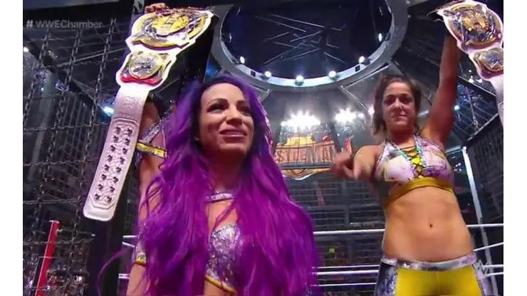 Sasha Banks y Bayley se convirtieron en las primeras campeonas femeninas en parejas de WWE