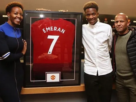 Raro: Manchester United presenta a joven francés con el número 7 de Alexis