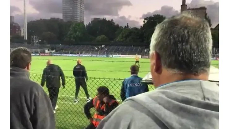 Hinchas pesotes trataron de vendehumo a Sampaoli