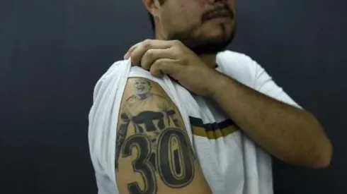 Así luce el tatuaje de la discordia del aficionado de los Pumas