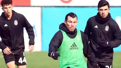 Mientras tanto, Medel se entrenó esta mañana en Estambul