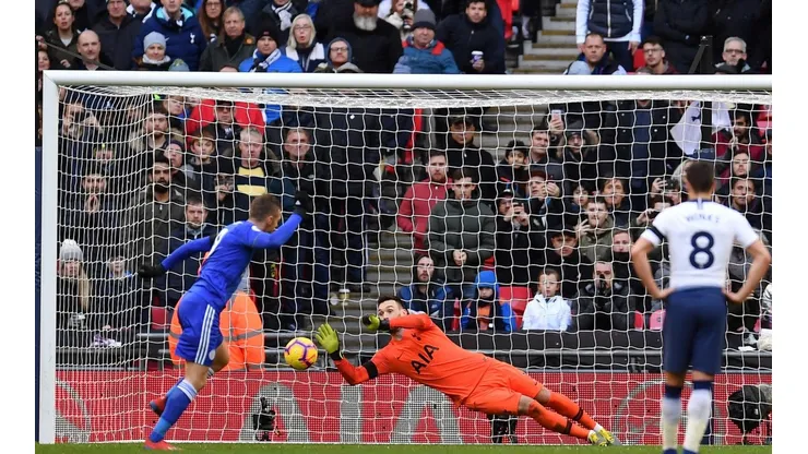 El momento en el que Vardy ve cómo le atajan el penal
