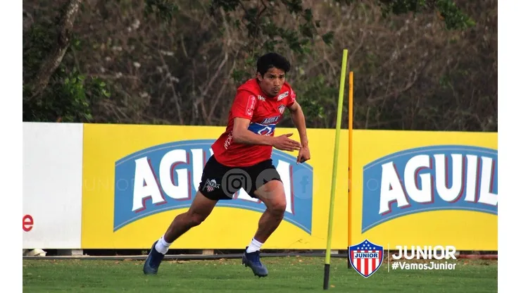 Matías Fernández entrena junto a sus compañeros y se acaba el misterio sobre el número que utilizará en Junior