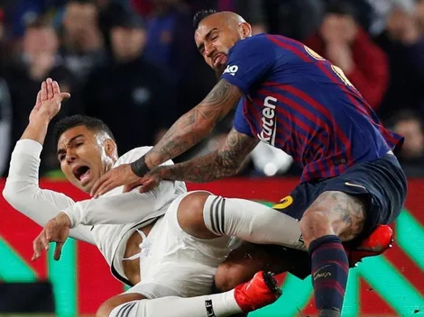 Fuerte: Vidal se fue con una amarilla por patear a Casemiro