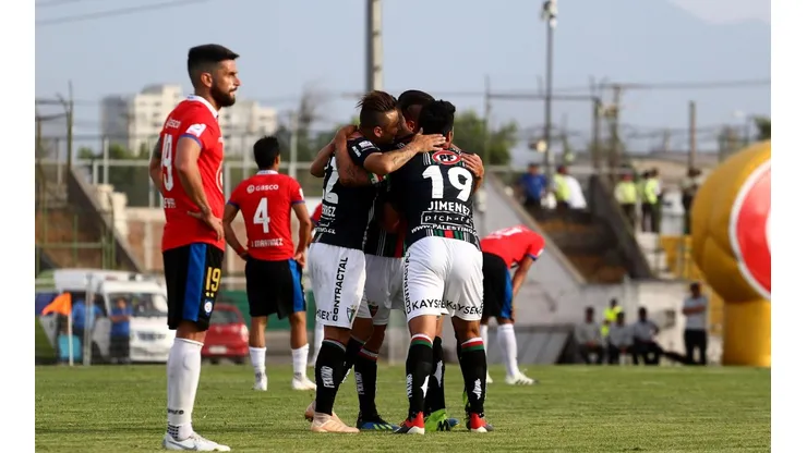 Palestino celebrando uno de sus goles ante Huachipato, disputado en el estadio de La Cisterna.