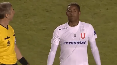 Torres lamentándose por su gol fallado