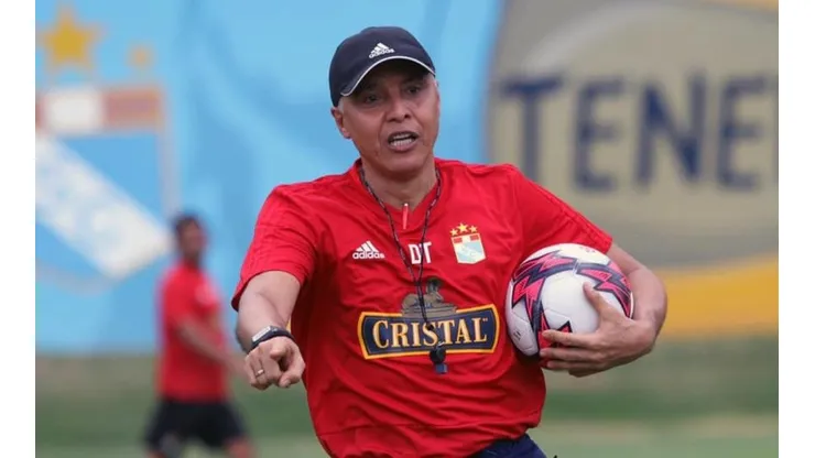 Cuec: DT de Sporting Cristal renuncia a 15 días de asumir y a un mes de jugar ante U de Conce