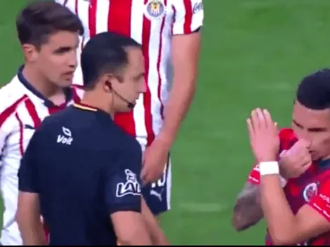 Viral: Brian Carrasco se burla del mal aliento de un rival en pleno partido