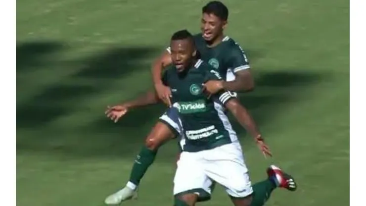 Rafael Vaz marca en clásico de Goias