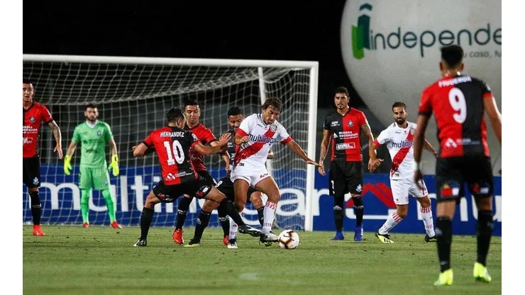 Curicó vence a Antofagasta en los descuentos, en feliz debut de Giovagnoli