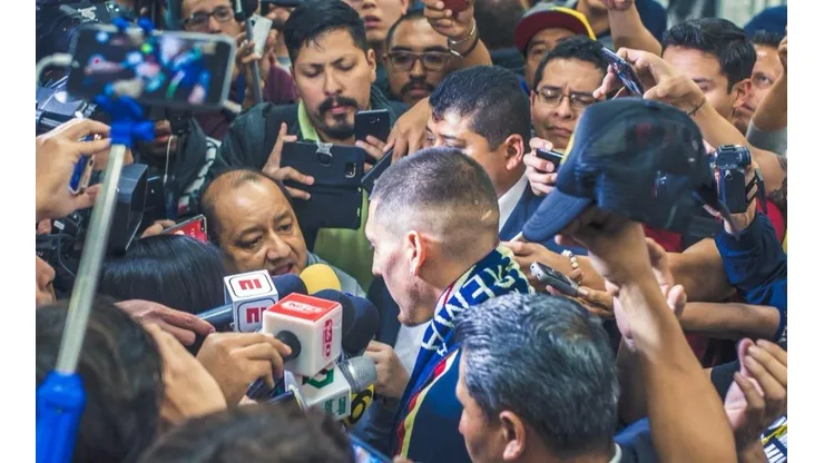 Castillo fue recibido por un mar de gente