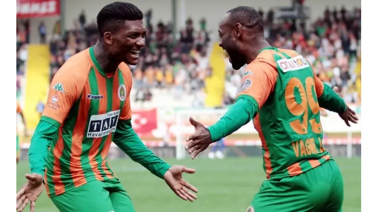 Junior Fernandes aportó con una asistencia en el empate ante Galatasaray
